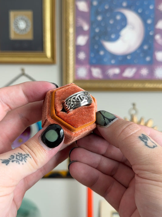 Celtic knot band