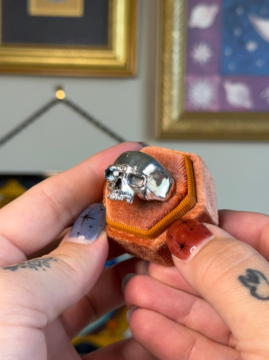Skull ring with aquamarine stone eye