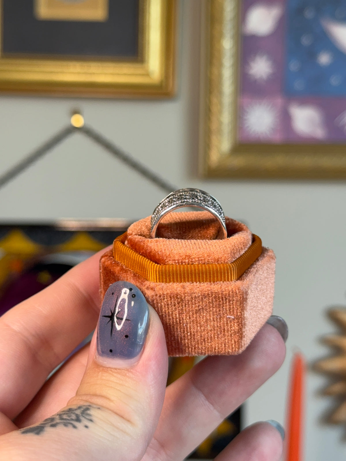 Thick detailed band