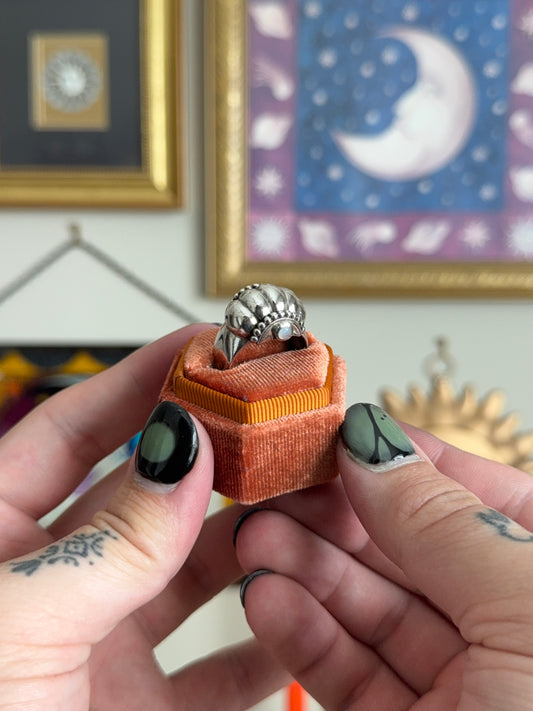 Unique bubble detailed ring