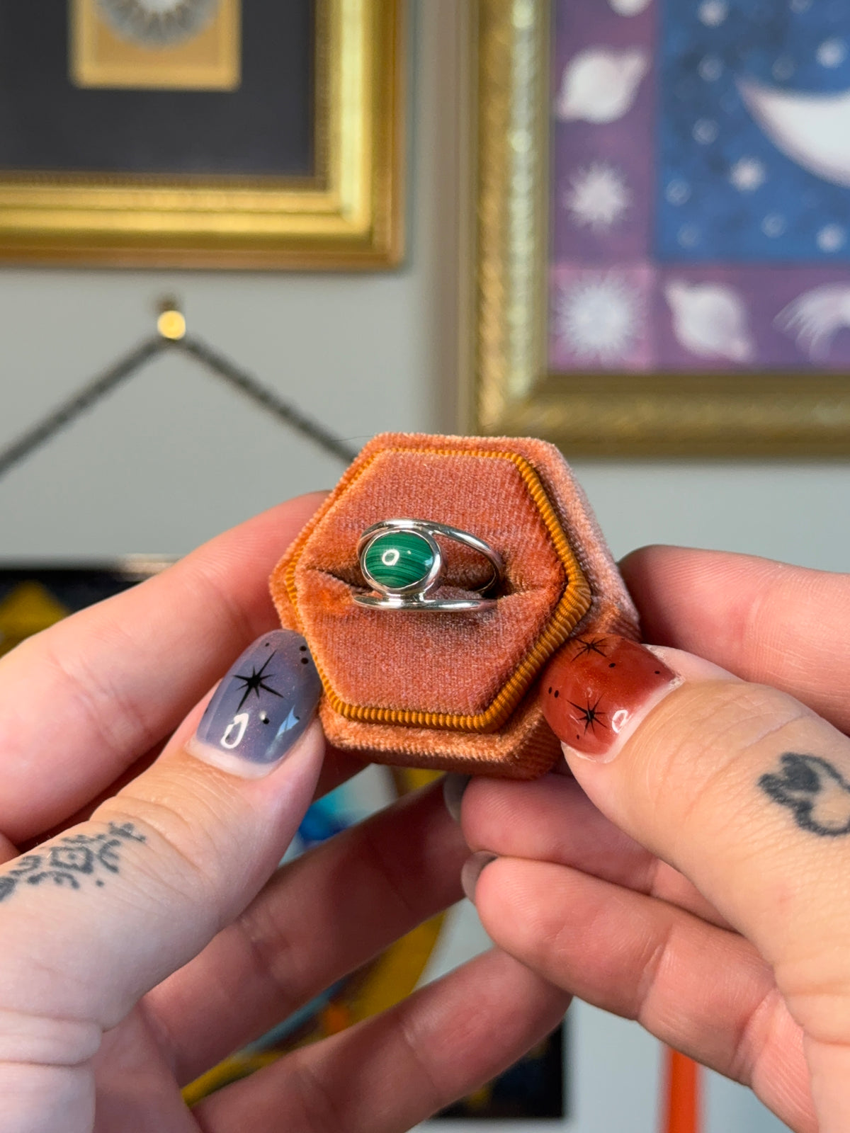 Horizontal malachite ring