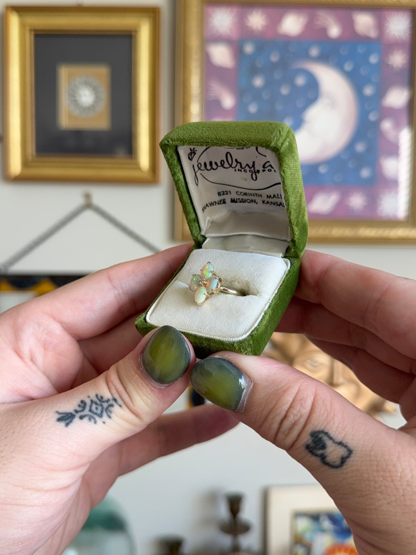 Yellow gold Opal with diamond