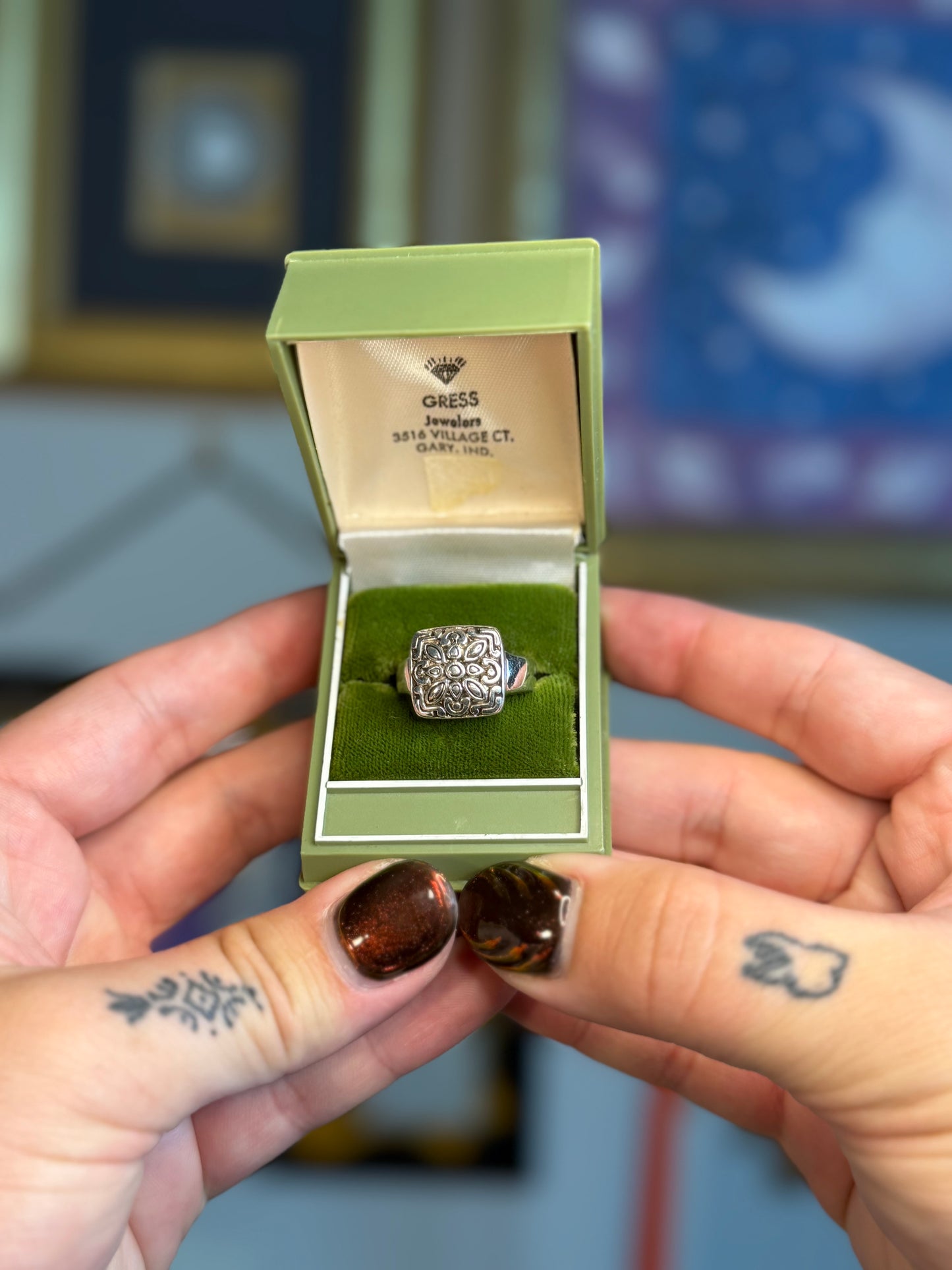 Square detailed silver ring