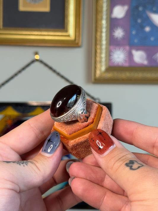 Yemeni Agate Cabochon signet with bird motif