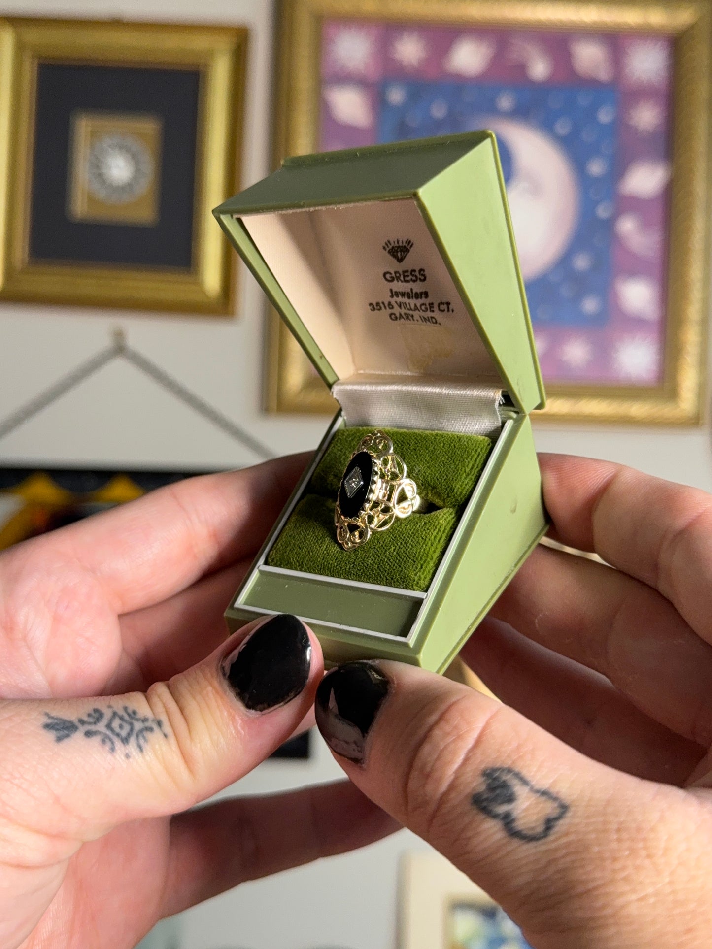 Gold Black onyx filigree ring