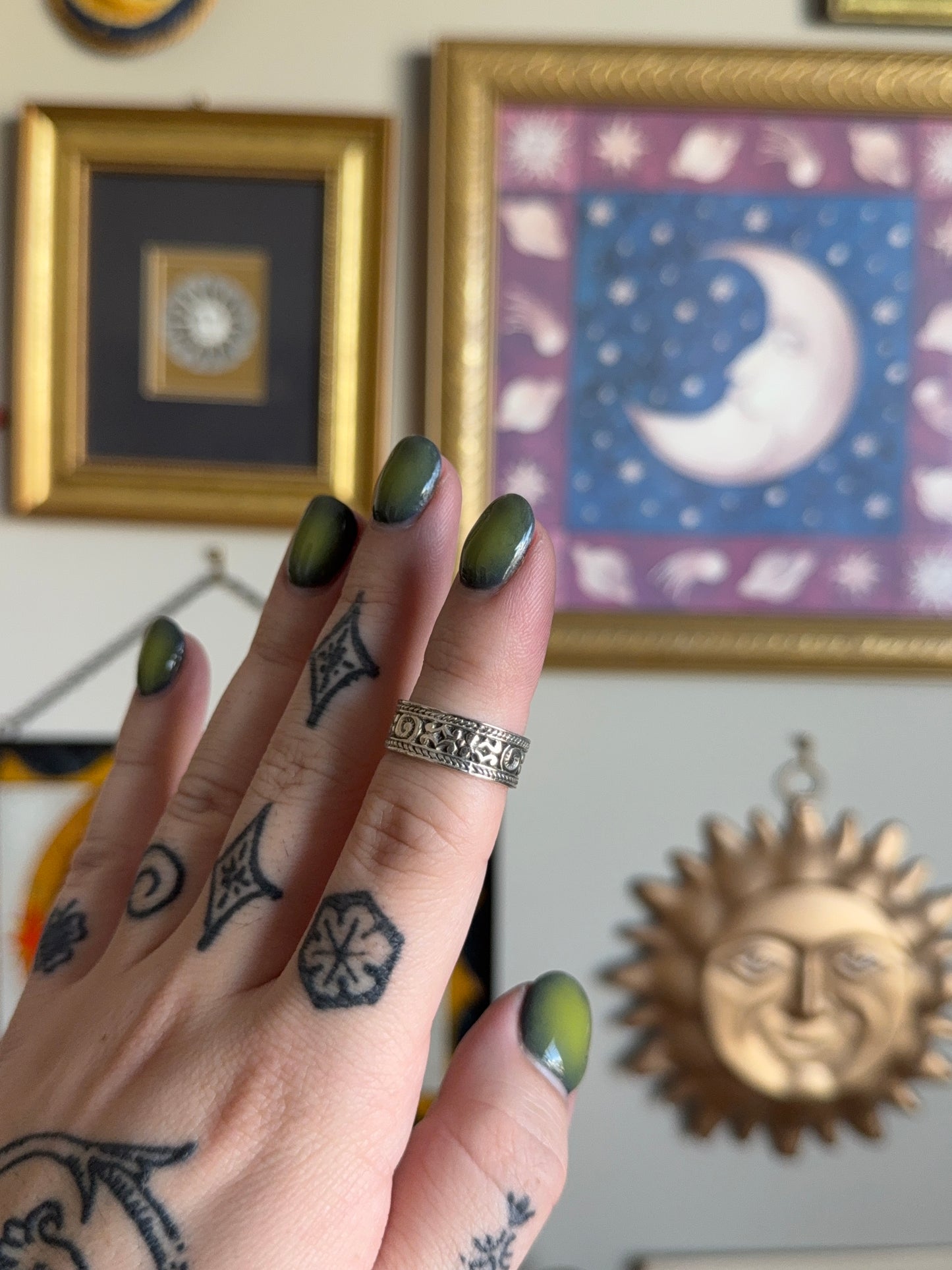 Detailed silver band