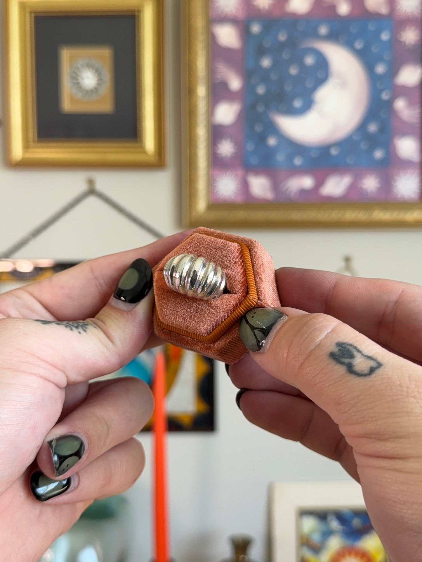 Ringed dome band