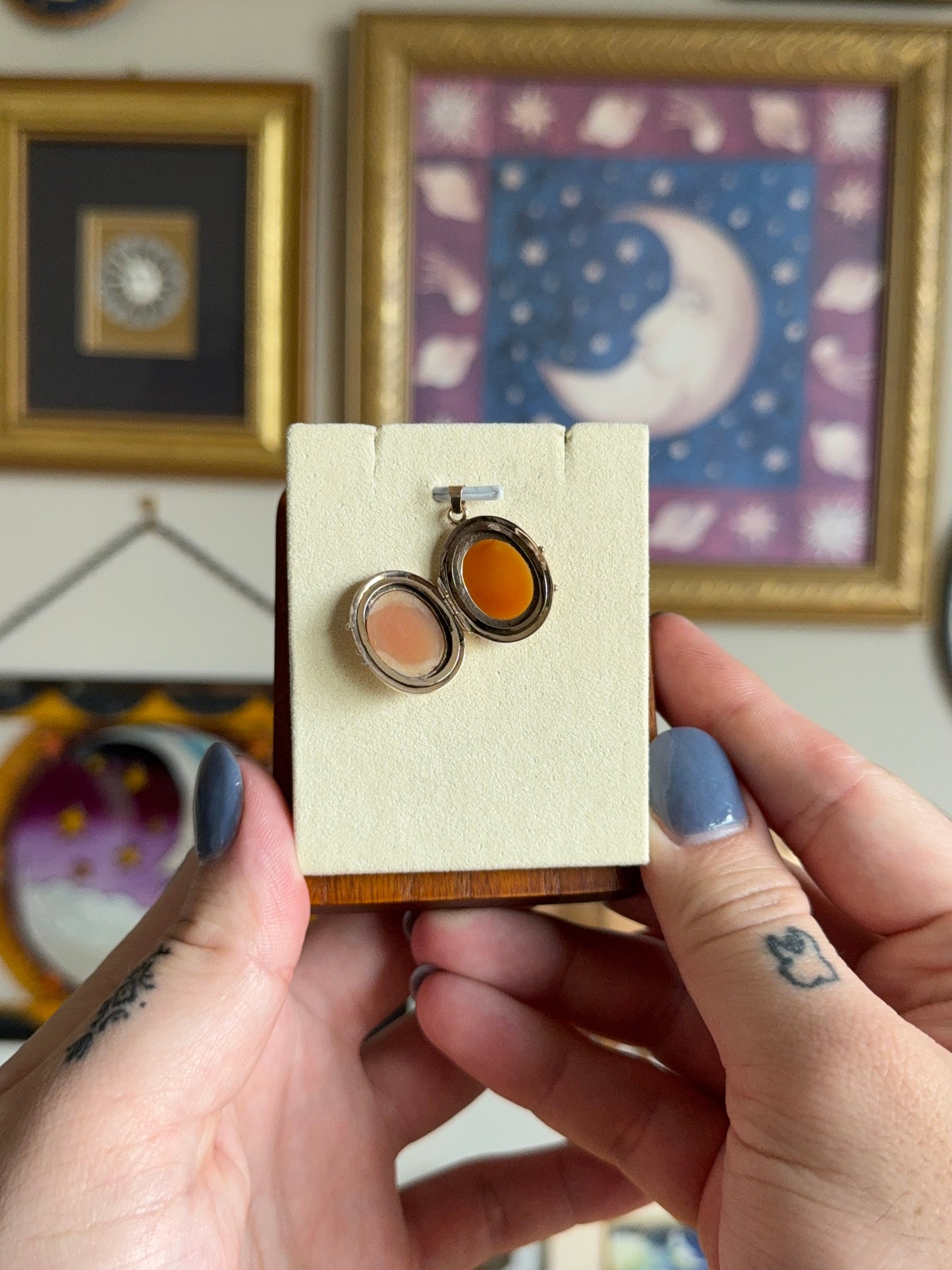 Gold Cameo locket pendant