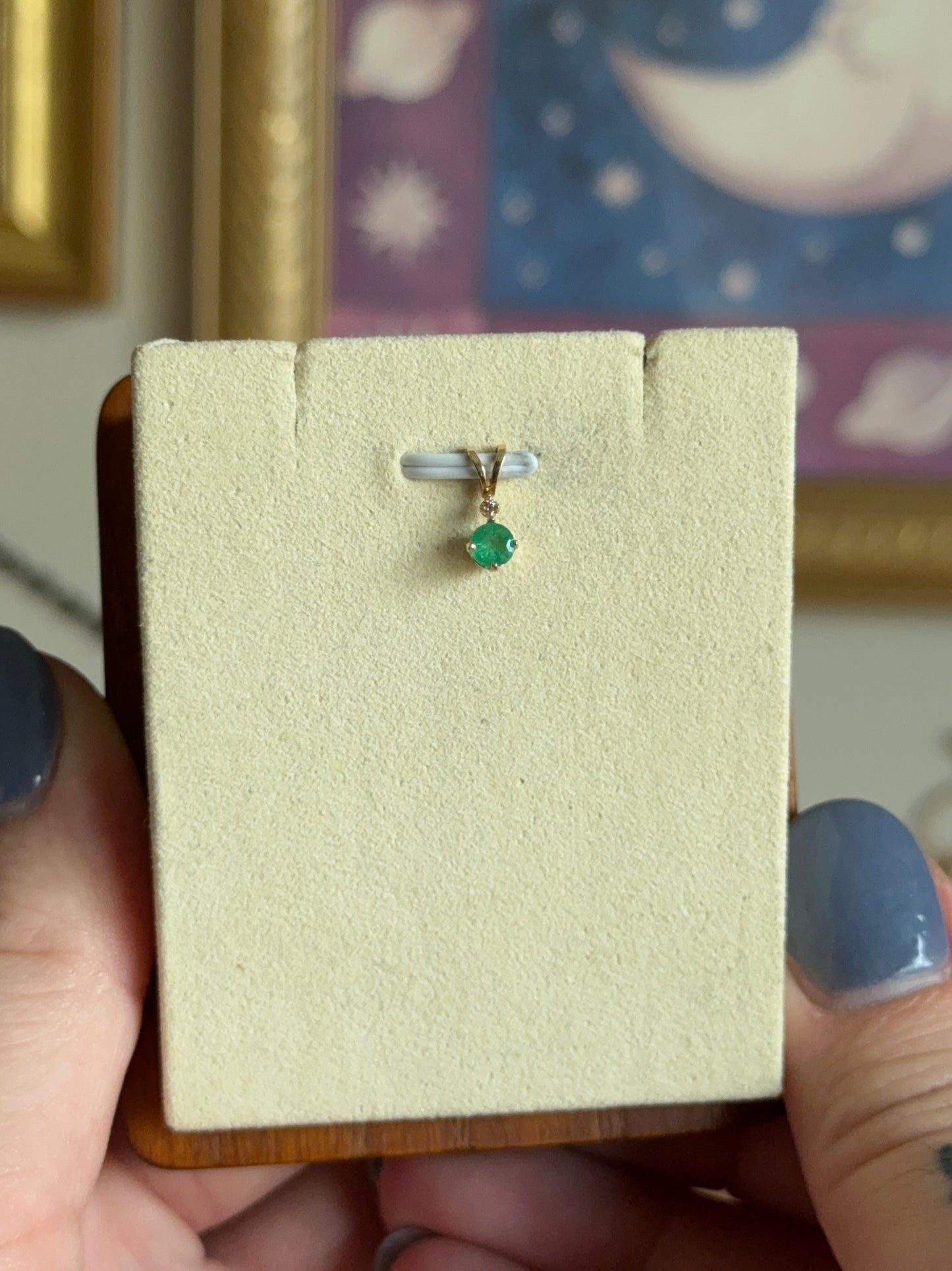 Round emerald pendant