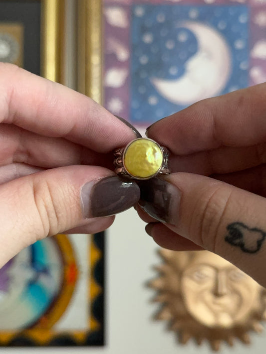 Sterling Silver dyed mother of pearl ring