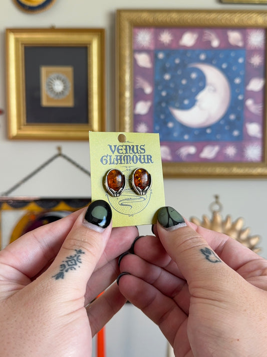 Oval amber earrings