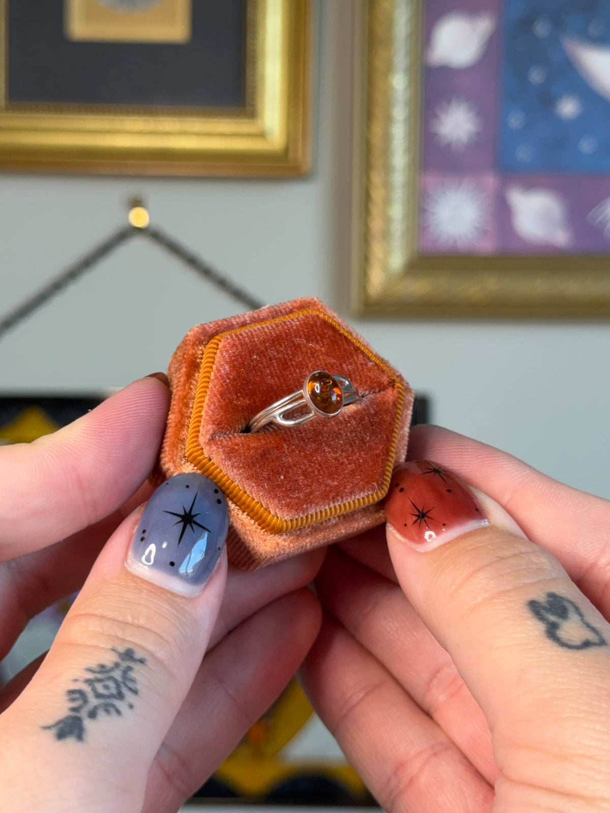 Unique amber band