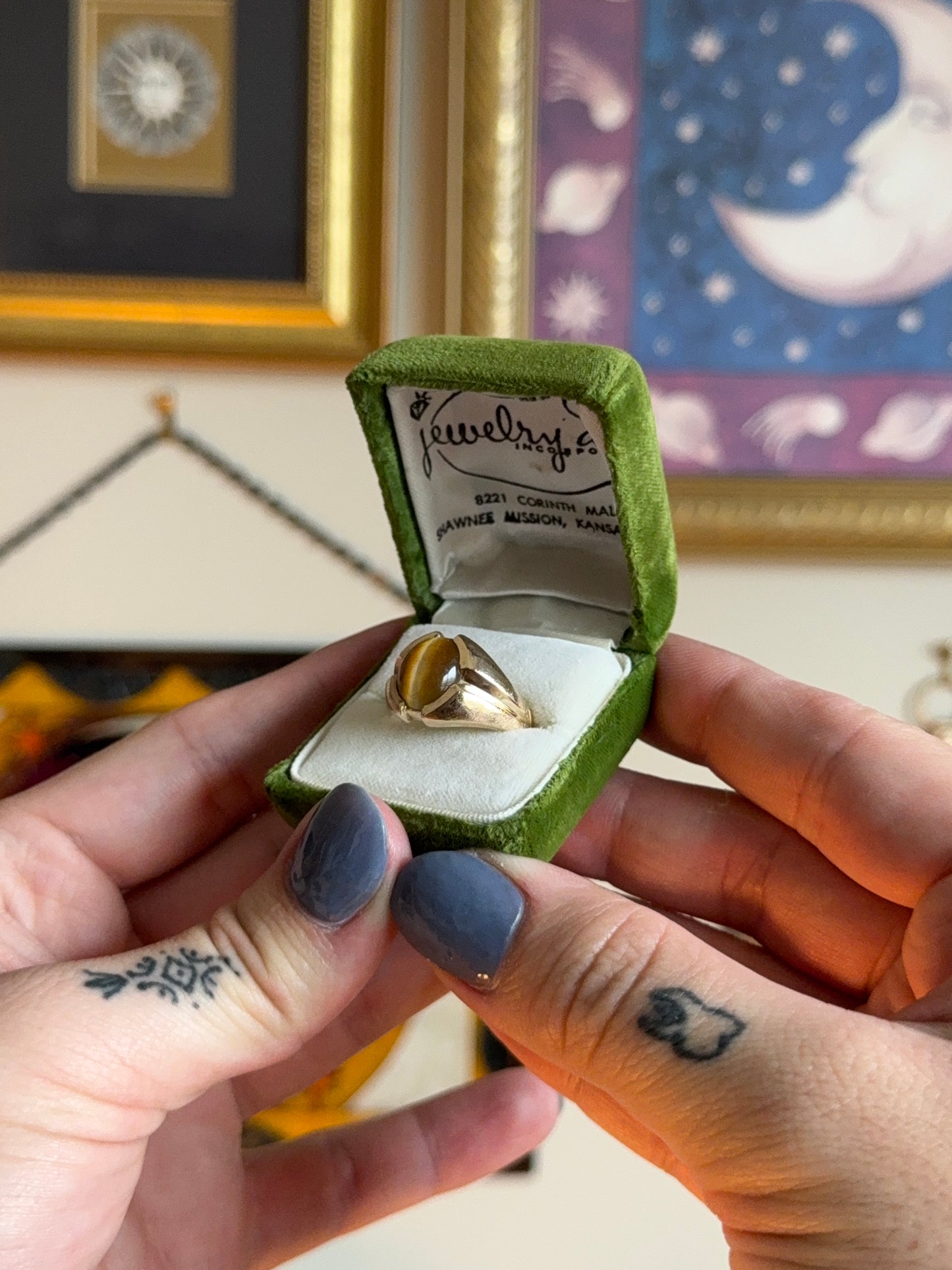 Gold tigers eye cabochon signet ring