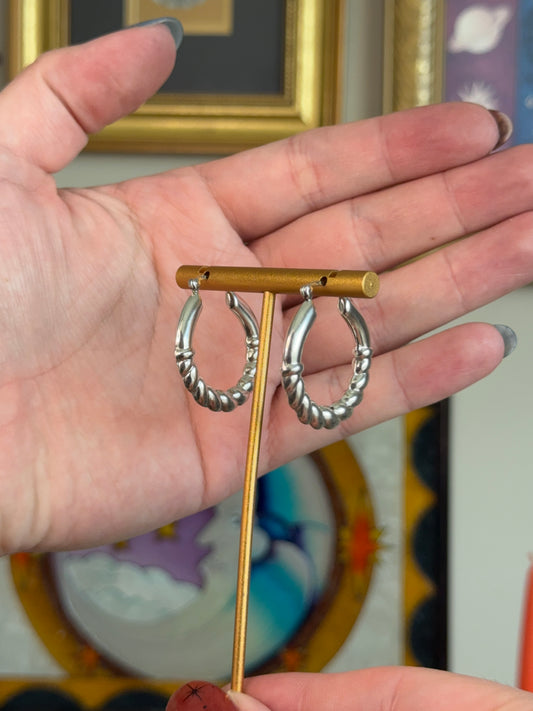 Semi hollow twisted detail hoop earrings