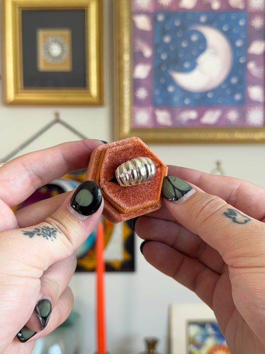 Ringed dome band