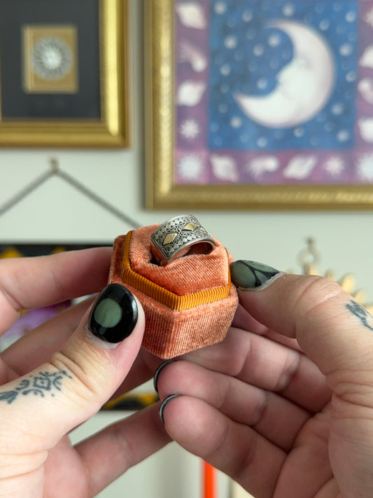 Ornate chunky band