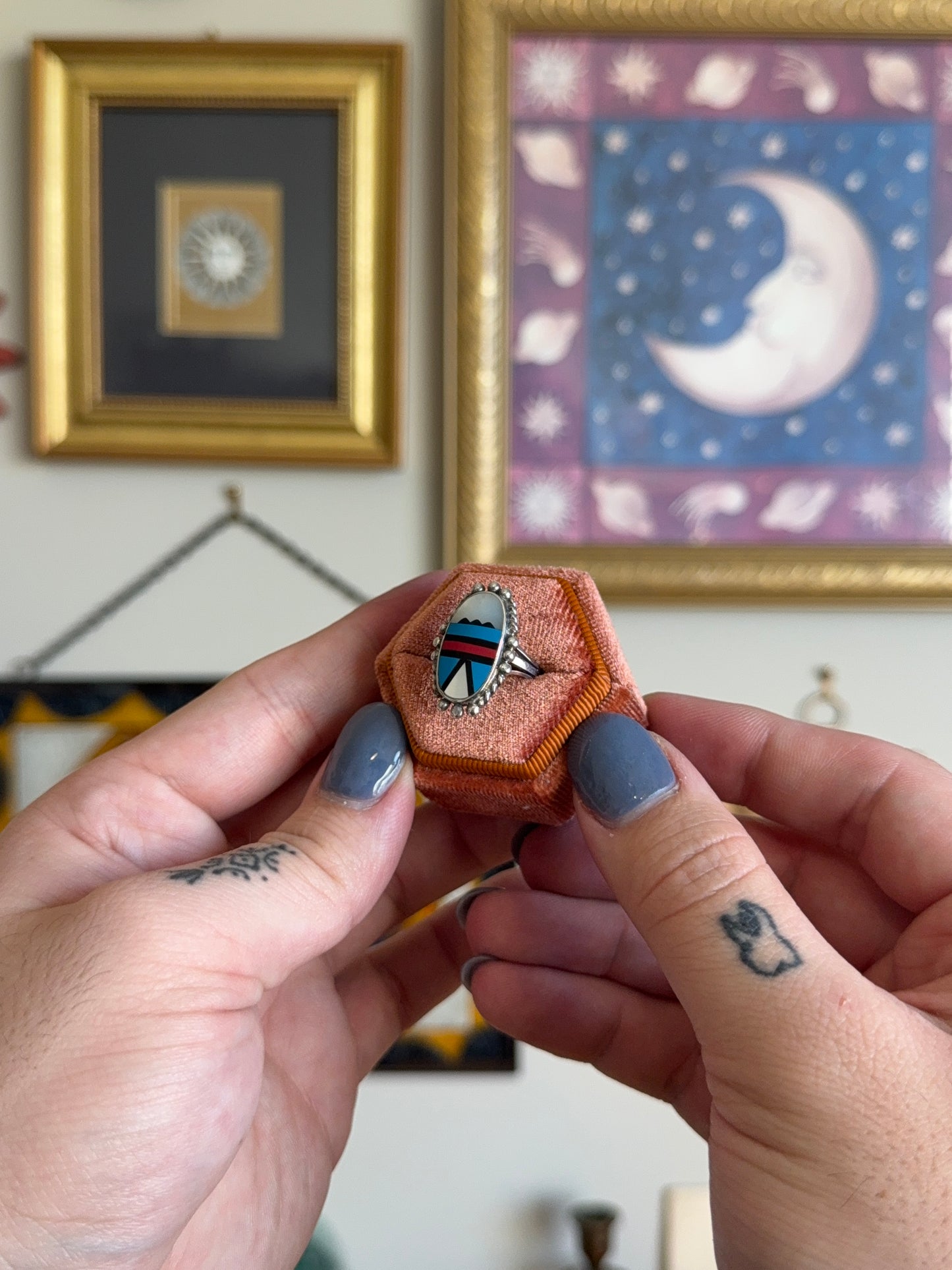 Oval multi-stone inlay ring