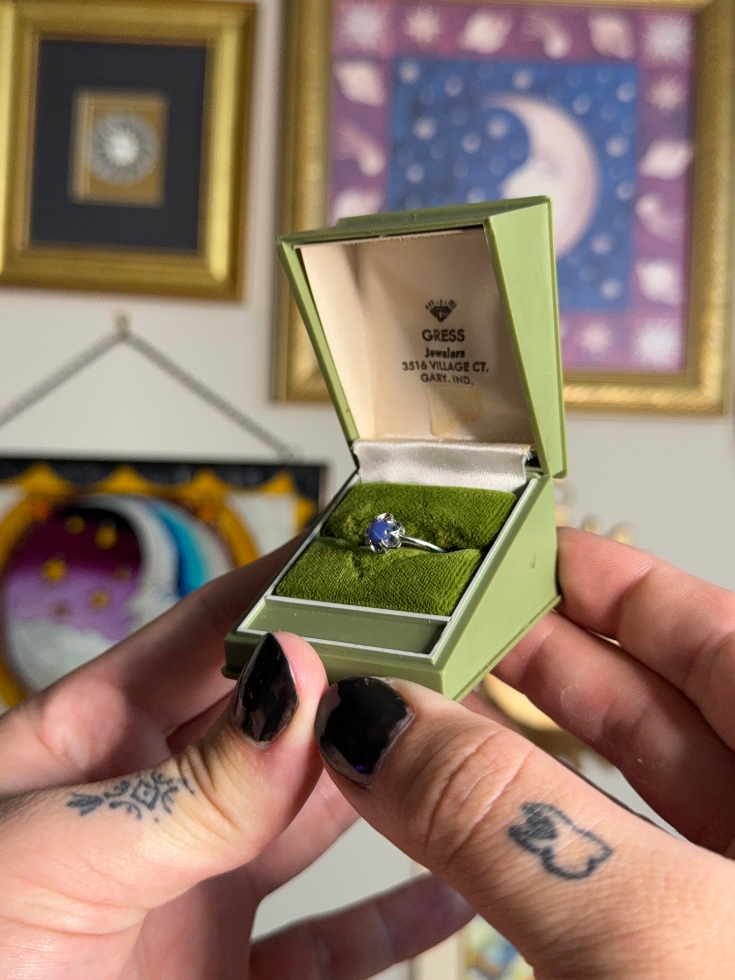 White gold star sapphire