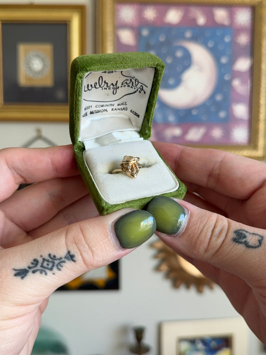 Yellow gold face ring