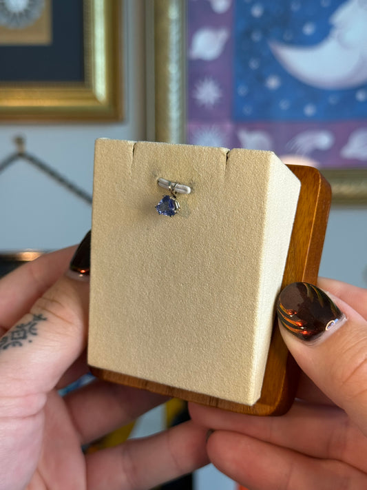 White gold tanzanite pendant