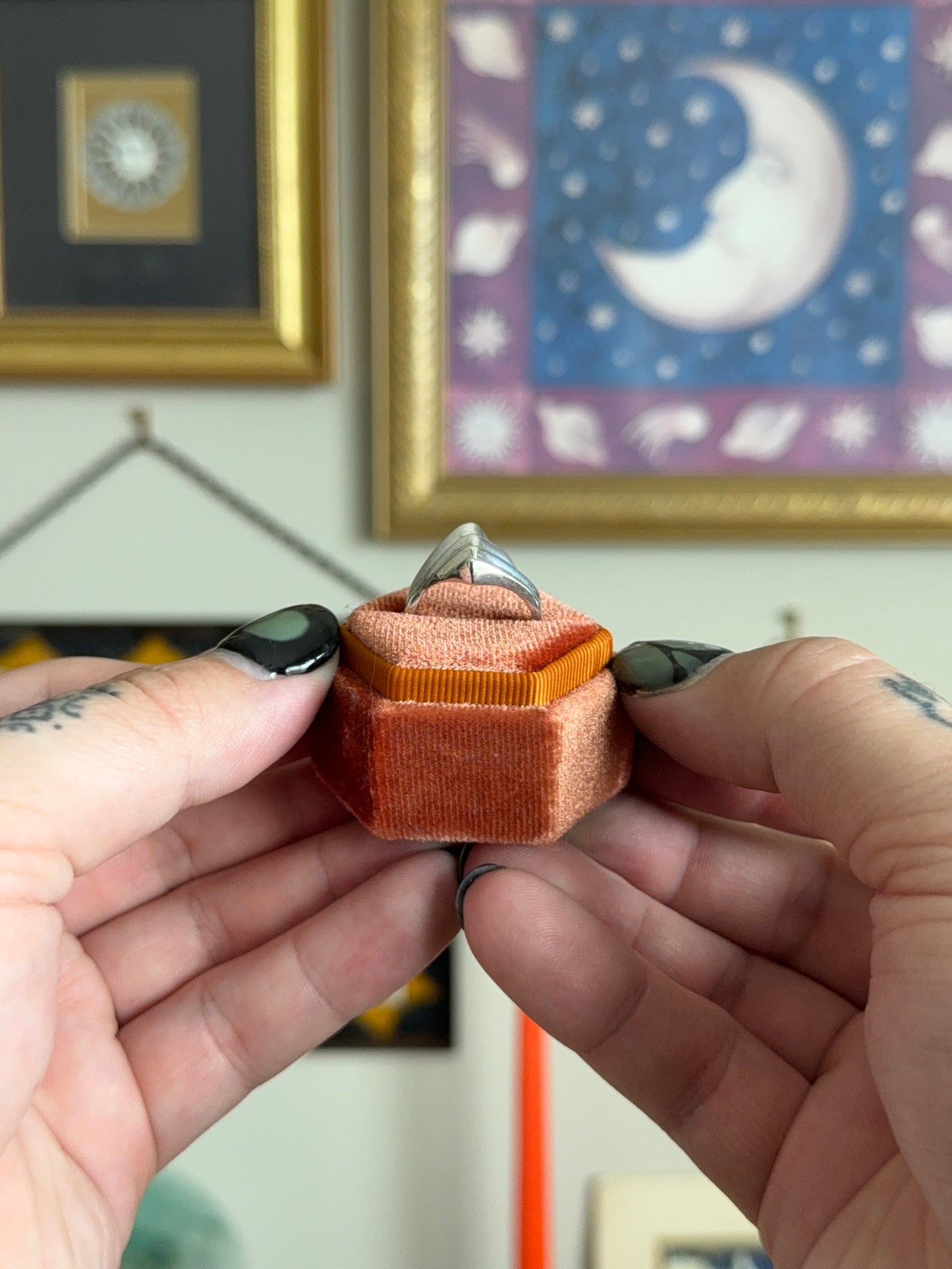 Triangular texture band
