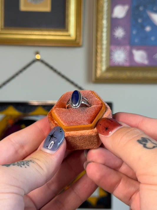 Oval lapis ring
