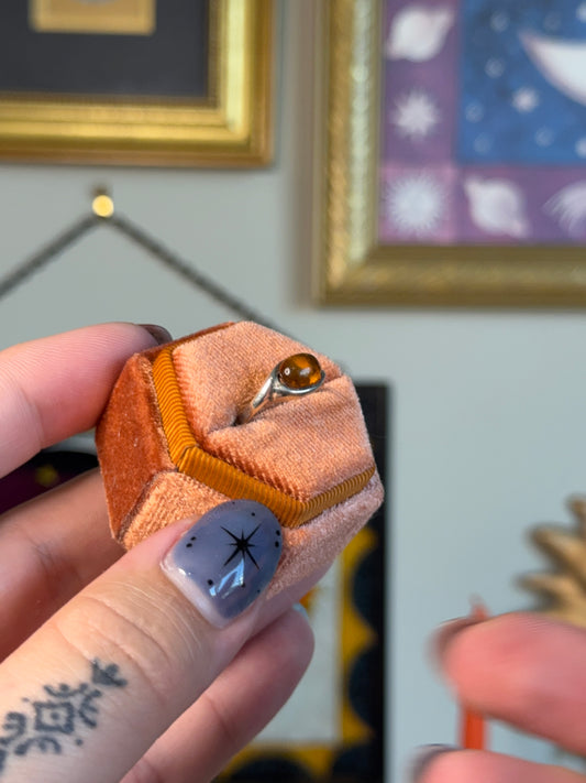 Small amber band
