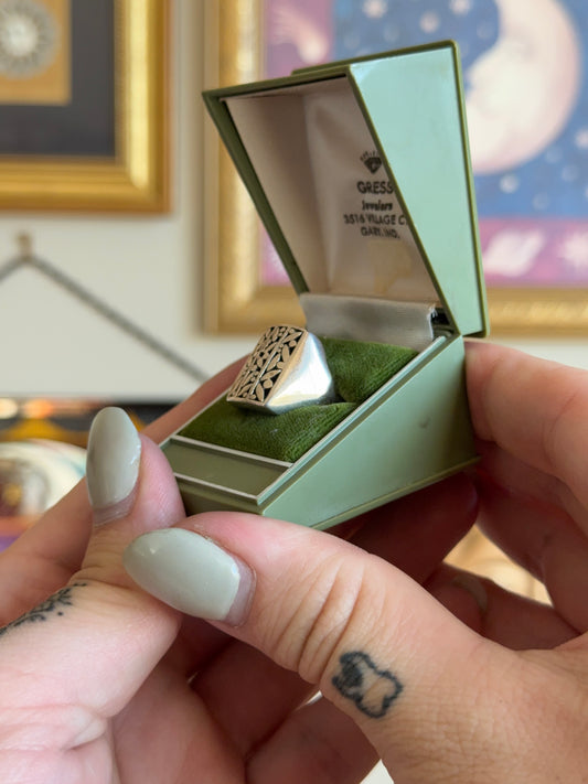 Silver detailed signet