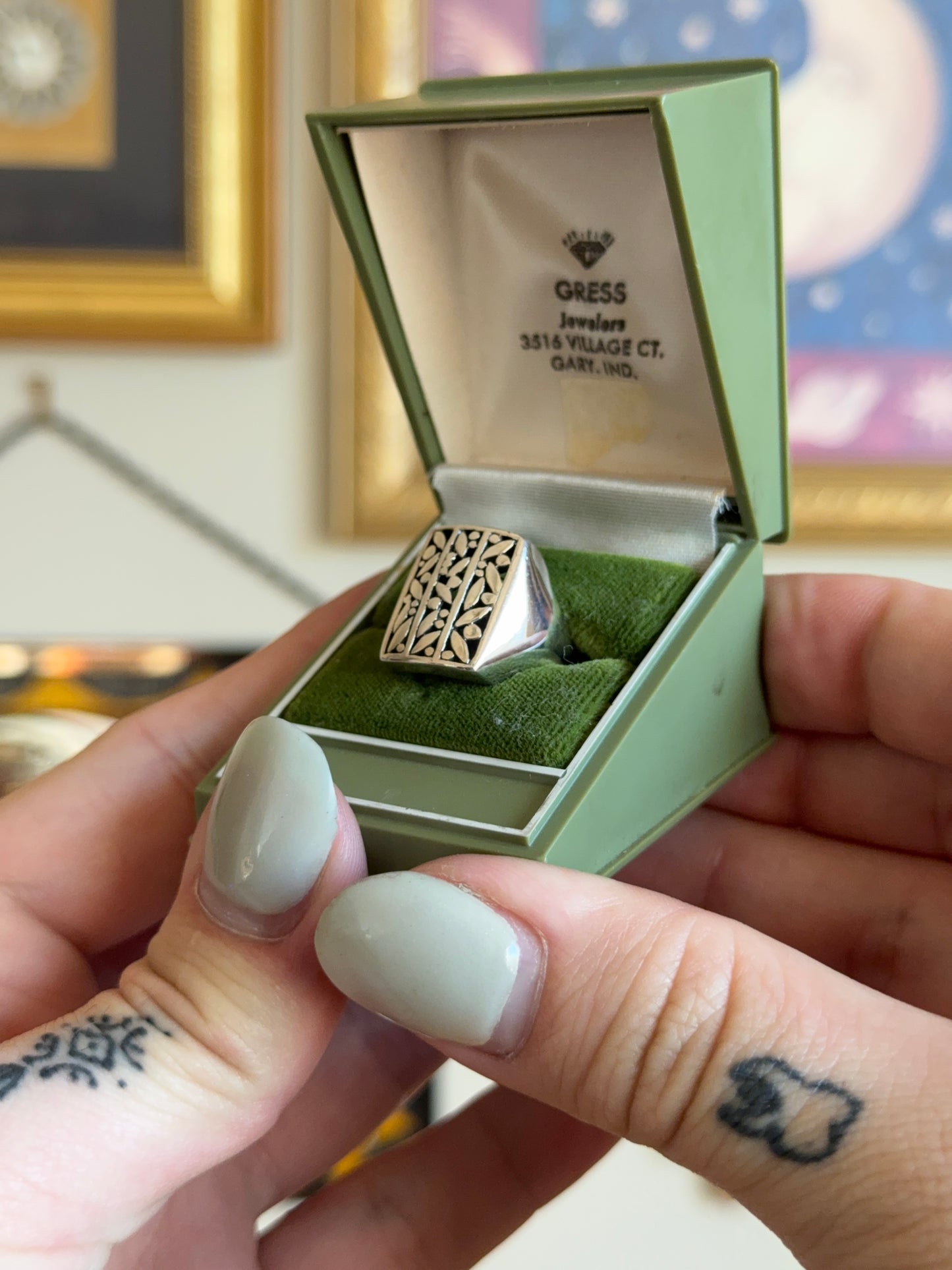 Silver detailed signet