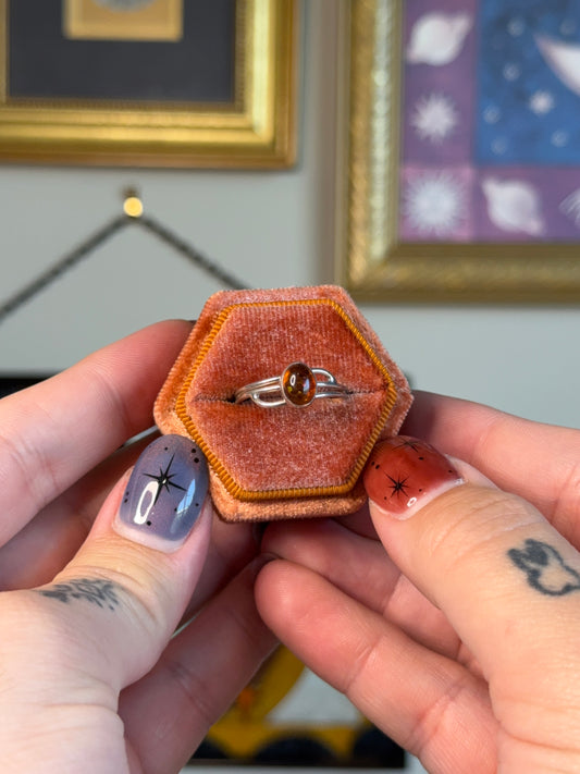 Unique amber band