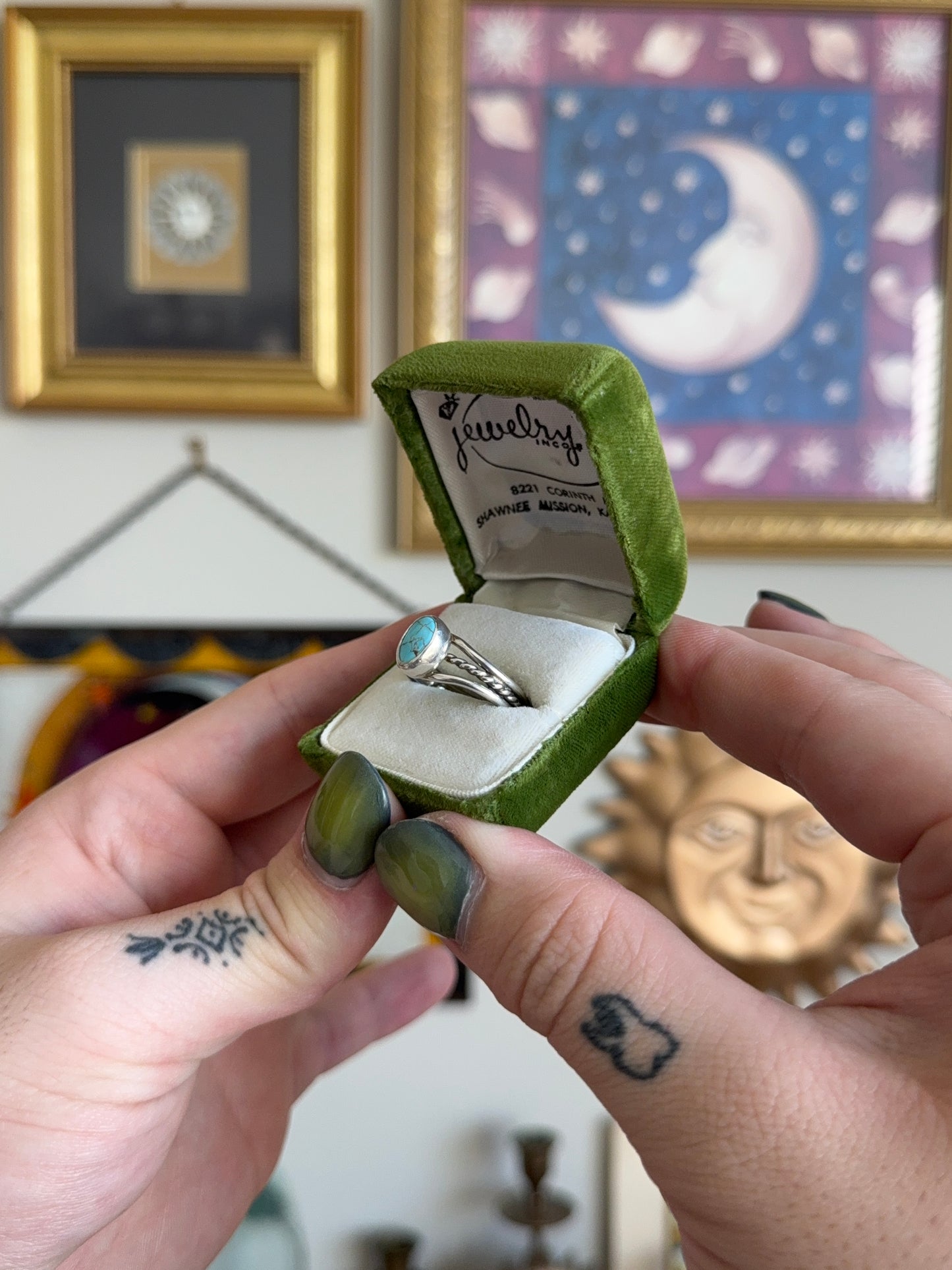 Oval Turqouise with twisted band ring