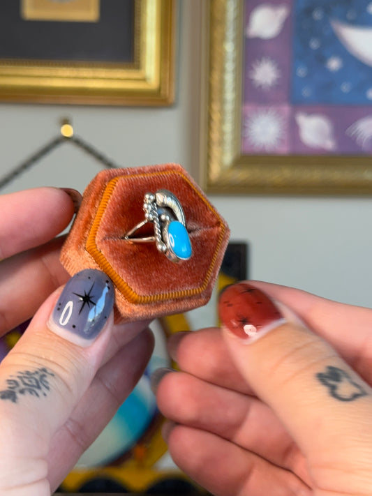 Oval Turquoise ring with leaf motif
