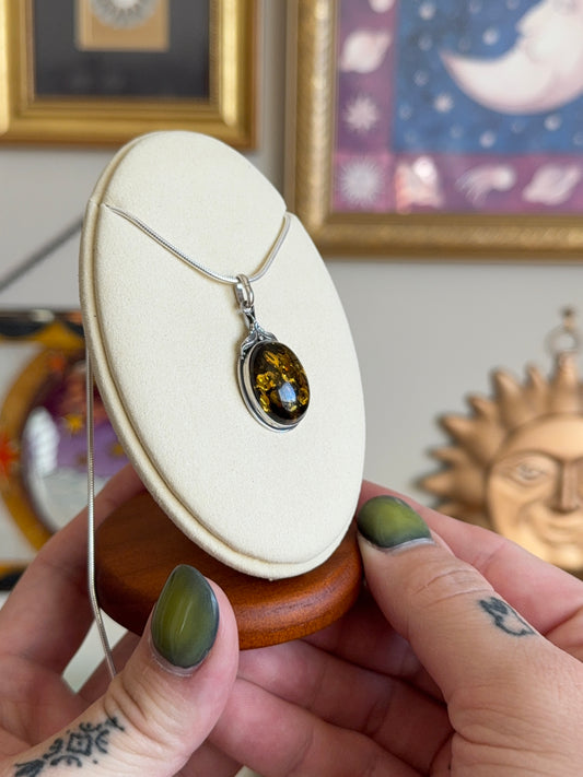 Oval yellow amber necklace