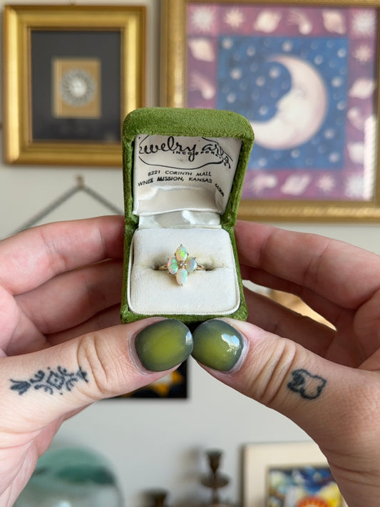 Yellow gold Opal with diamond