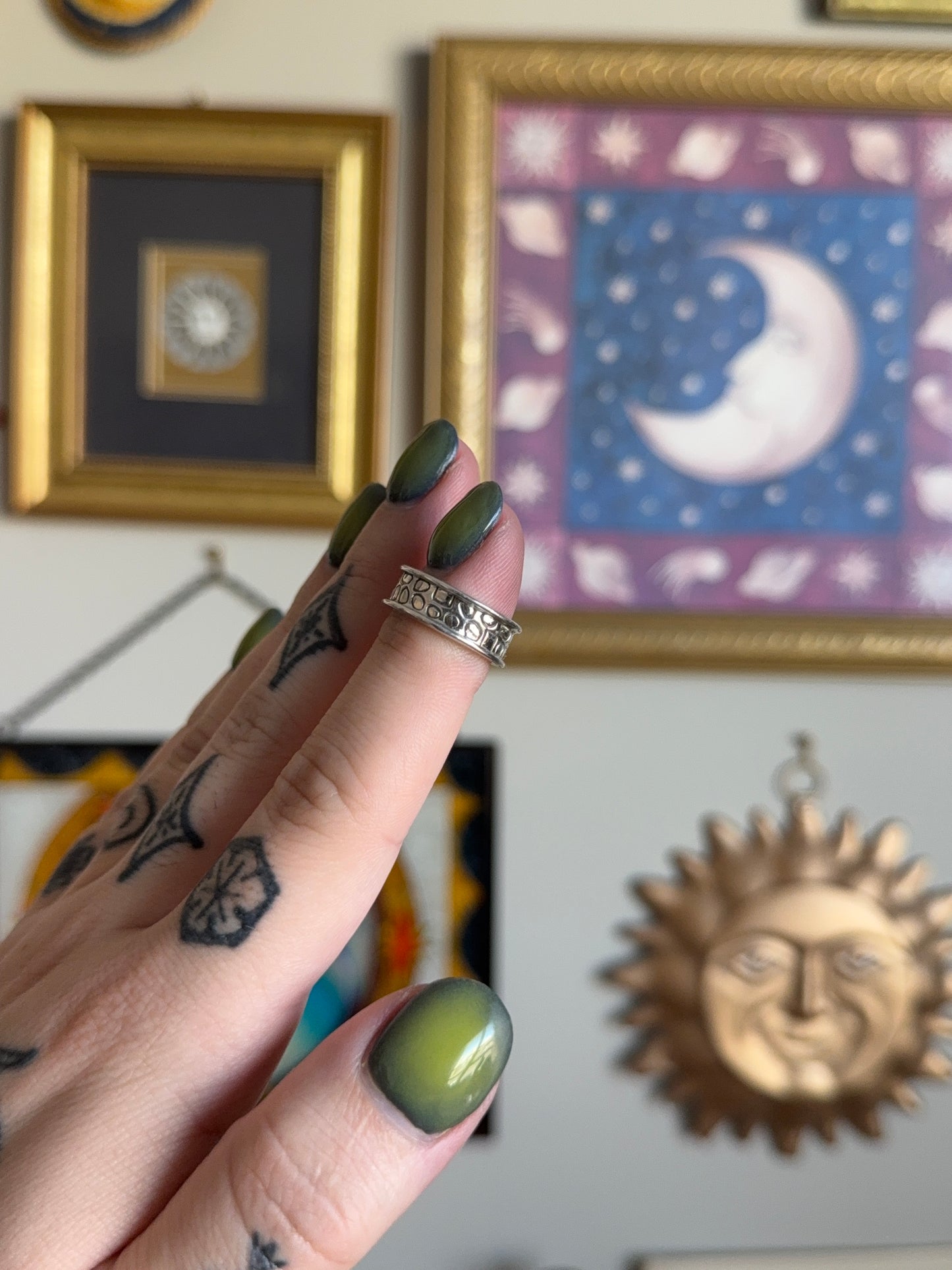 Unique detailed band