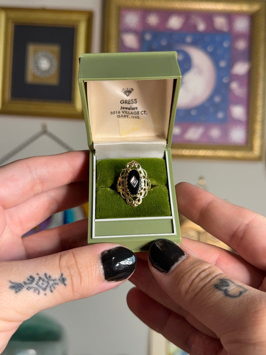 Gold Black onyx filigree ring