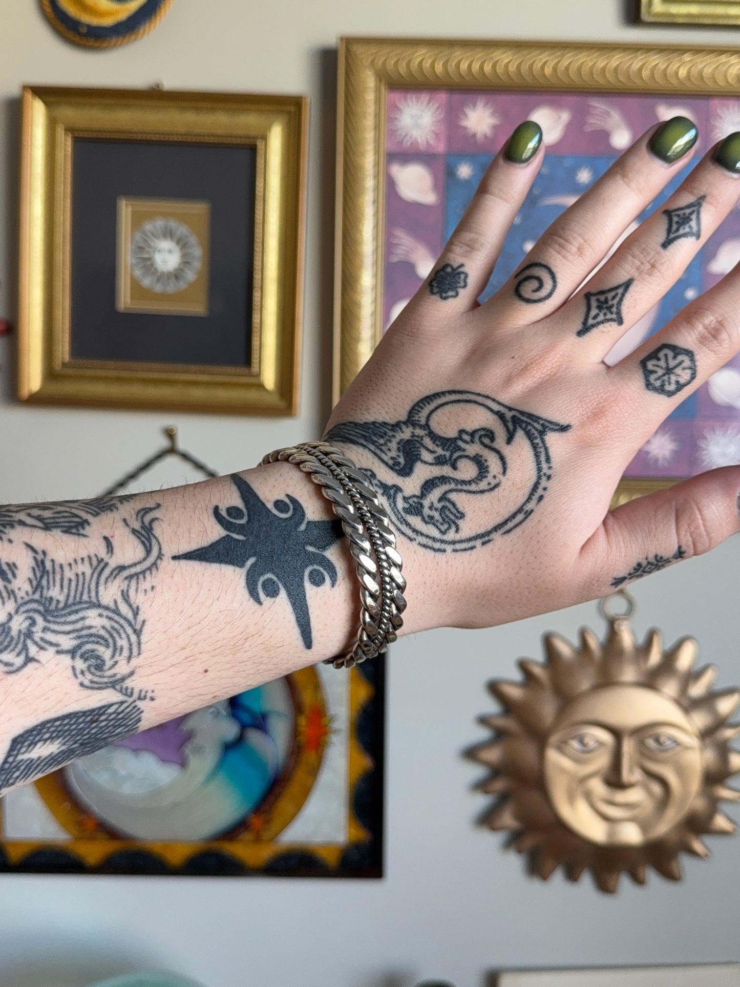 Twisted chain cuff