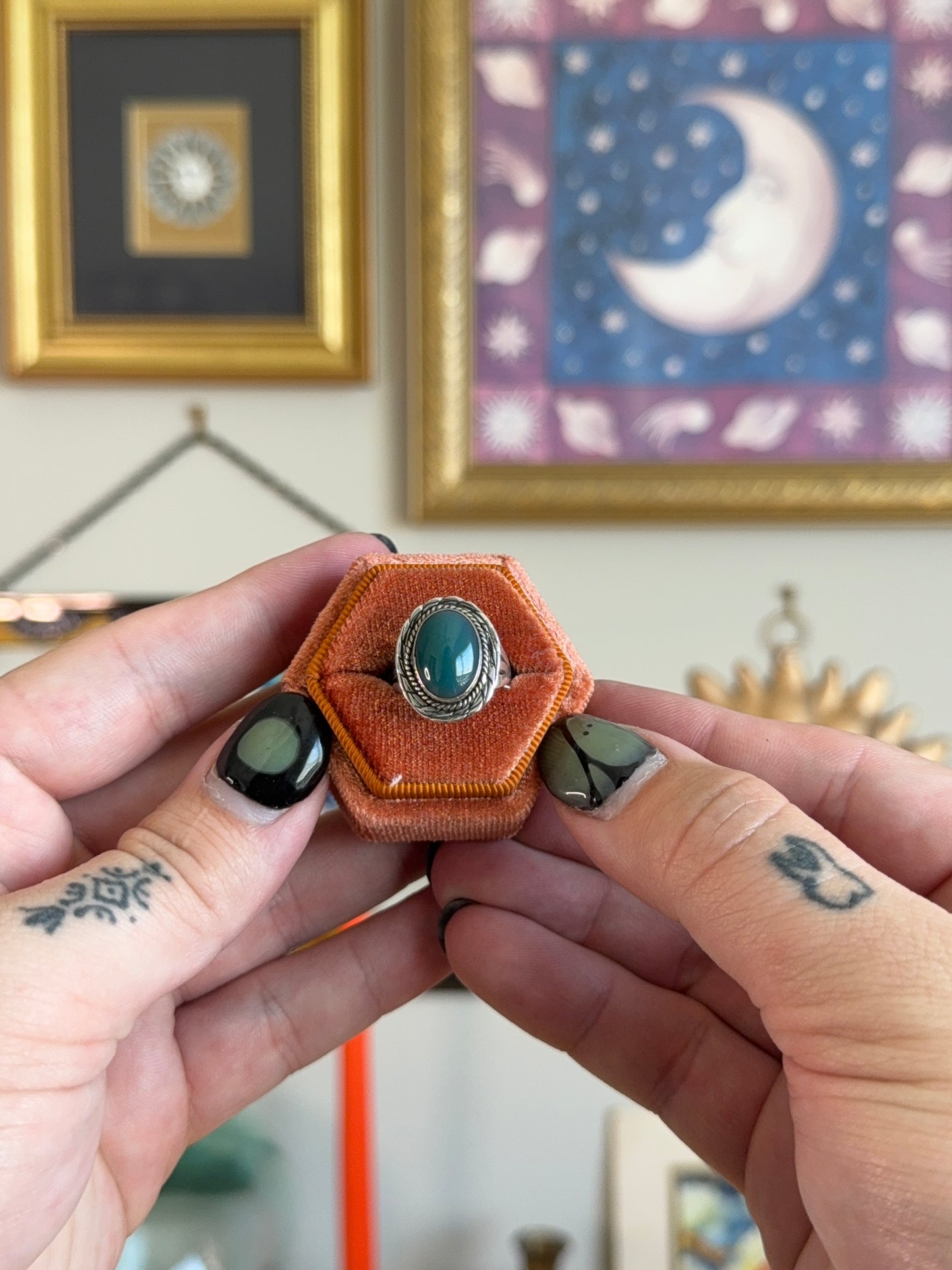 Green cabochon ring
