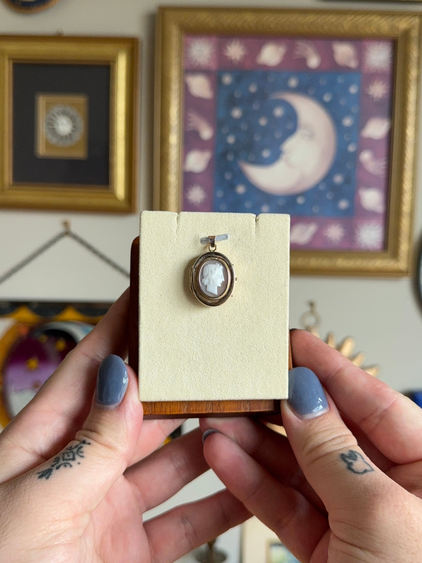 Gold Cameo locket pendant