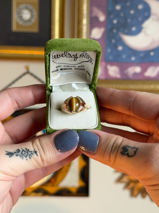 Gold tigers eye cabochon signet ring