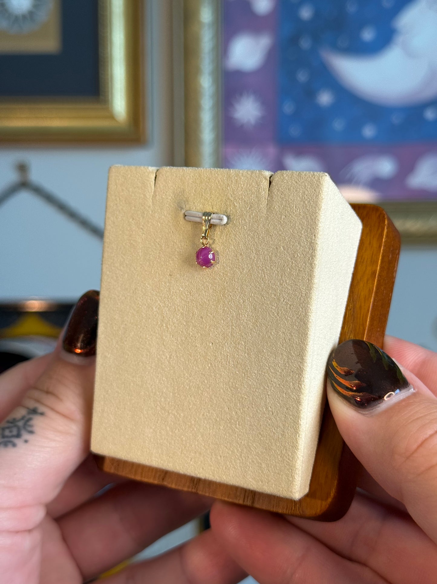 Small cabochon star sapphire pendant