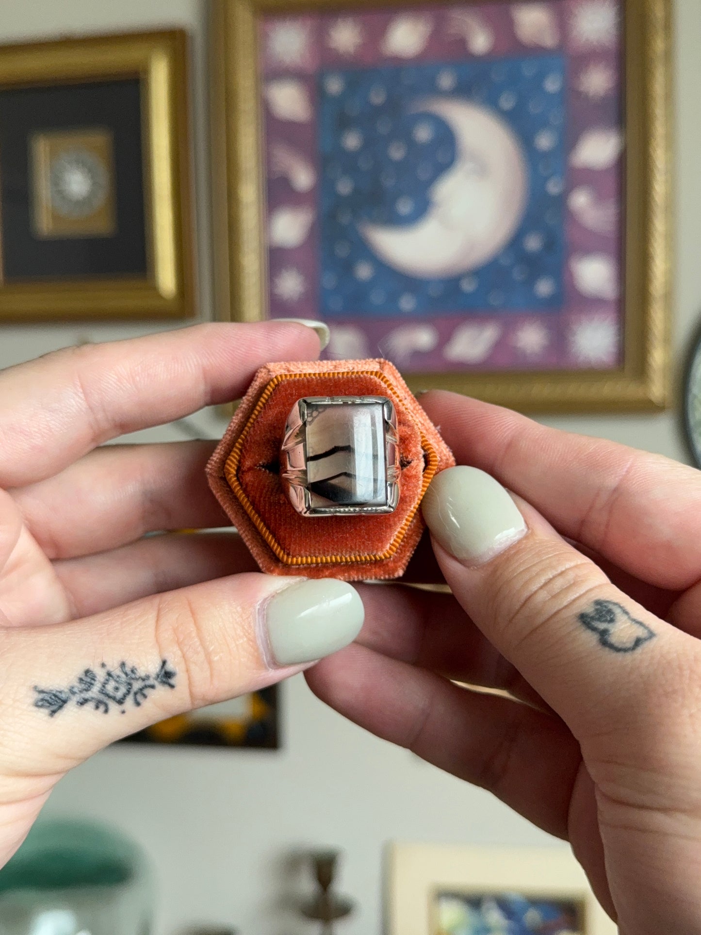 Rectangular agate signet