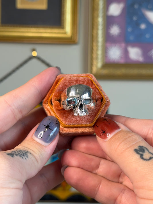 Skull ring with aquamarine stone eye