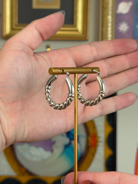 Semi hollow twisted detail hoop earrings
