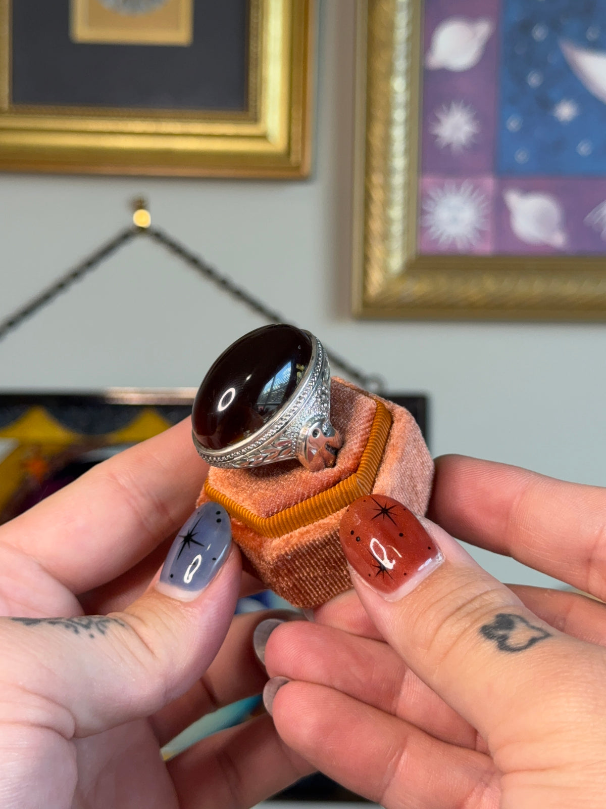 Yemeni Agate Cabochon signet with bird motif
