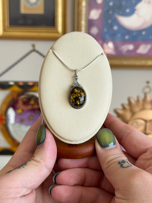 Oval yellow amber necklace