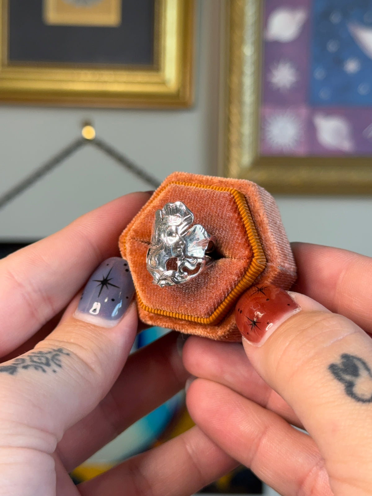 Art nouveau side profile ring