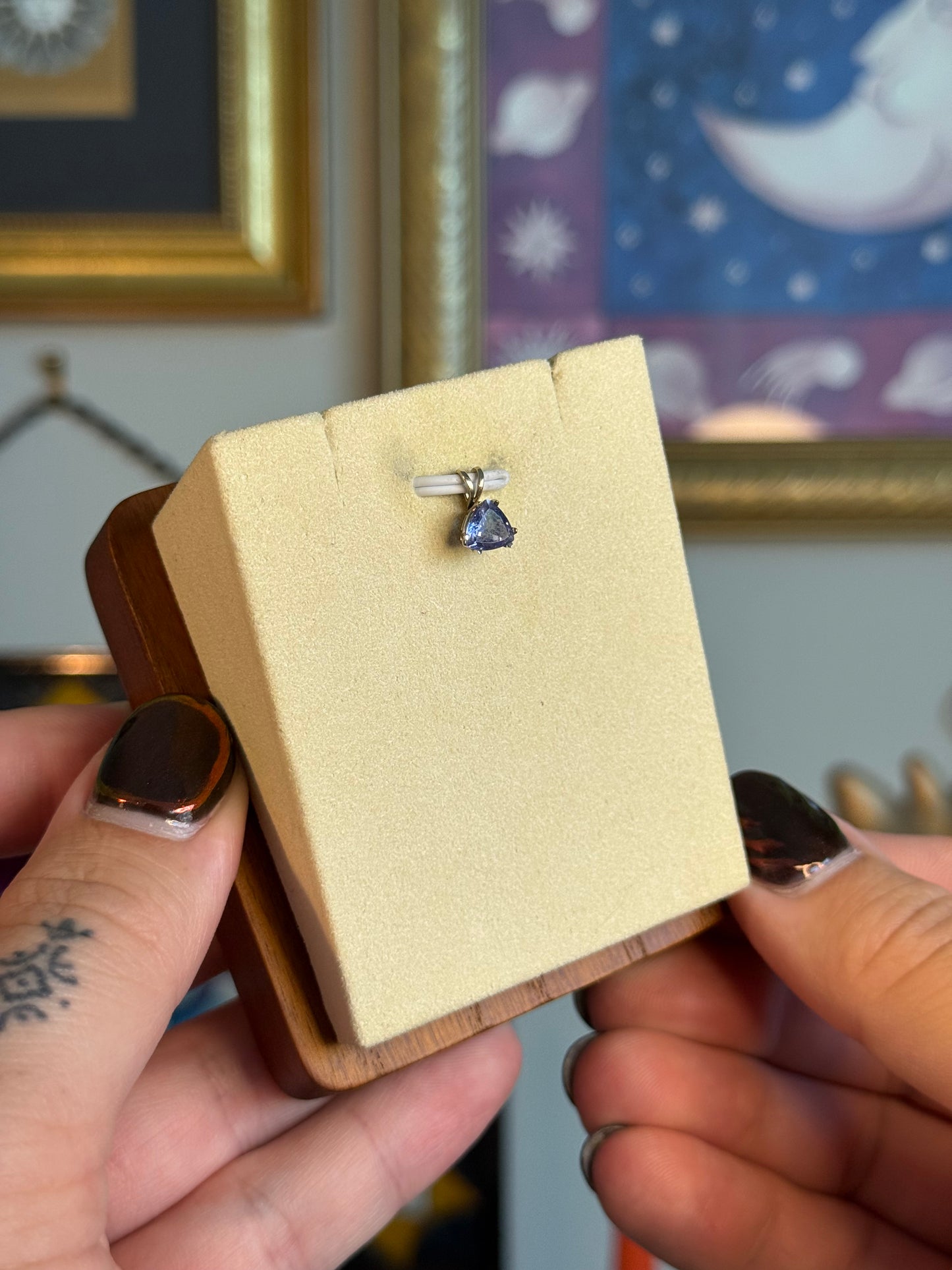 White gold tanzanite pendant