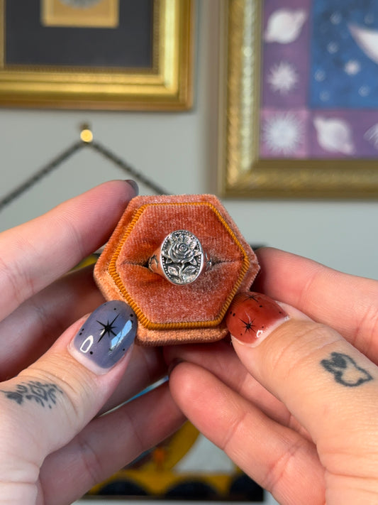 Modern dark floral signet