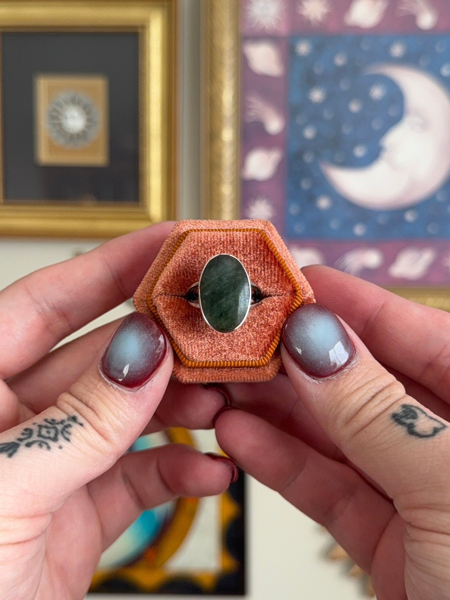 Green quartz oval ring